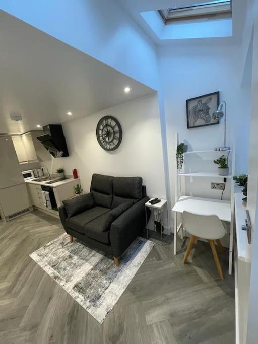 Stylish & Cosy 1 Bed Apartment Swindon Exterior foto