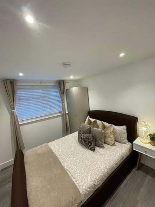 Stylish & Cosy 1 Bed Apartment Swindon Exterior foto