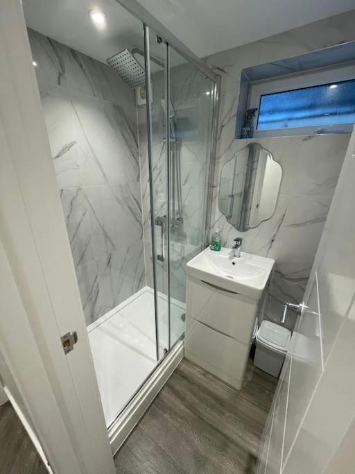 Stylish & Cosy 1 Bed Apartment Swindon Exterior foto